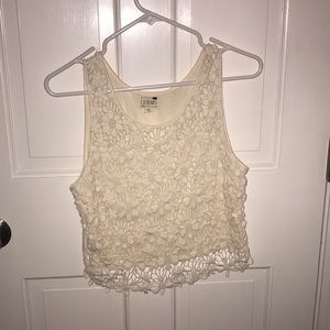 Crotchet off white tank top, flower details
